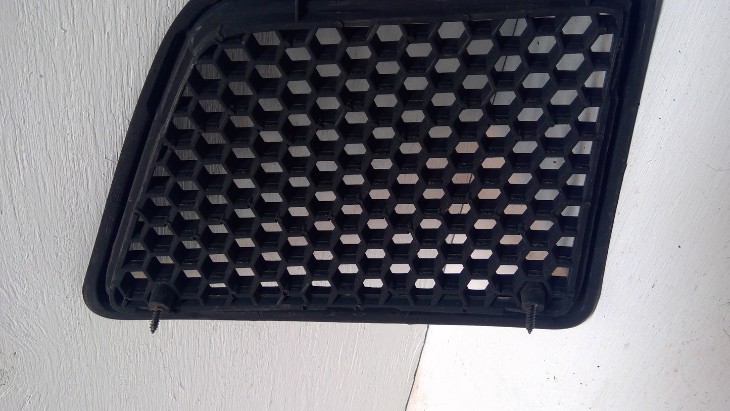 1992-95 Pontiac Grand AM Front Grill Both Sides