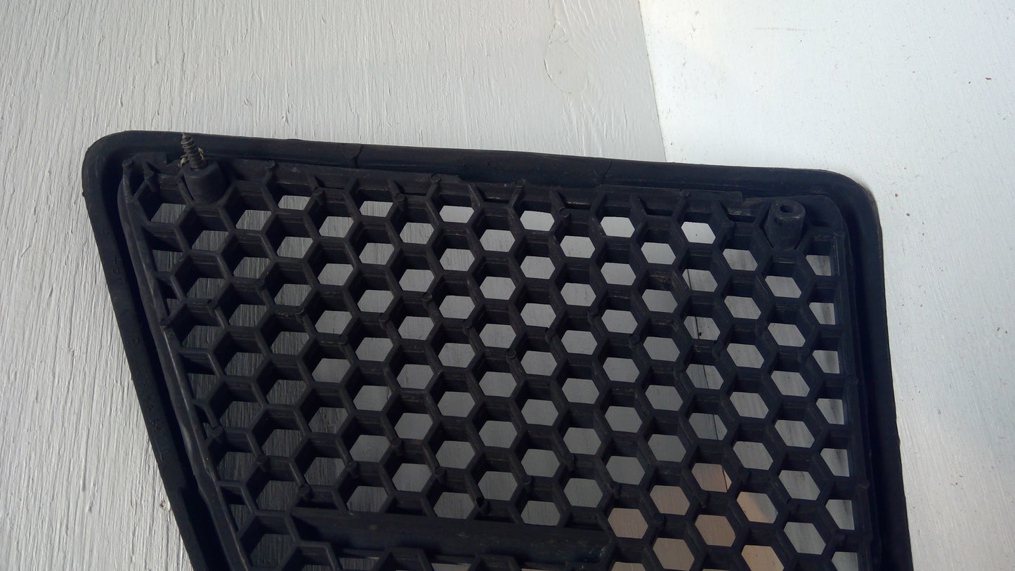 1992-95 Pontiac Grand AM Front Grill Both Sides