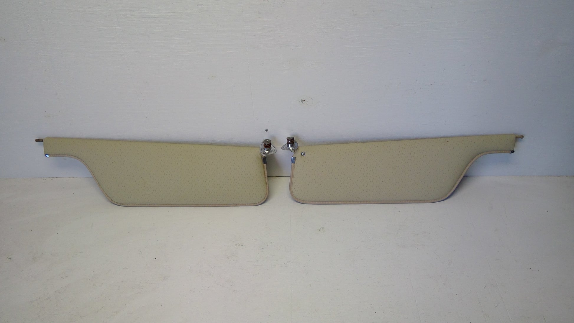 1969-70 Buick Electra/Lesabre Sun Visor